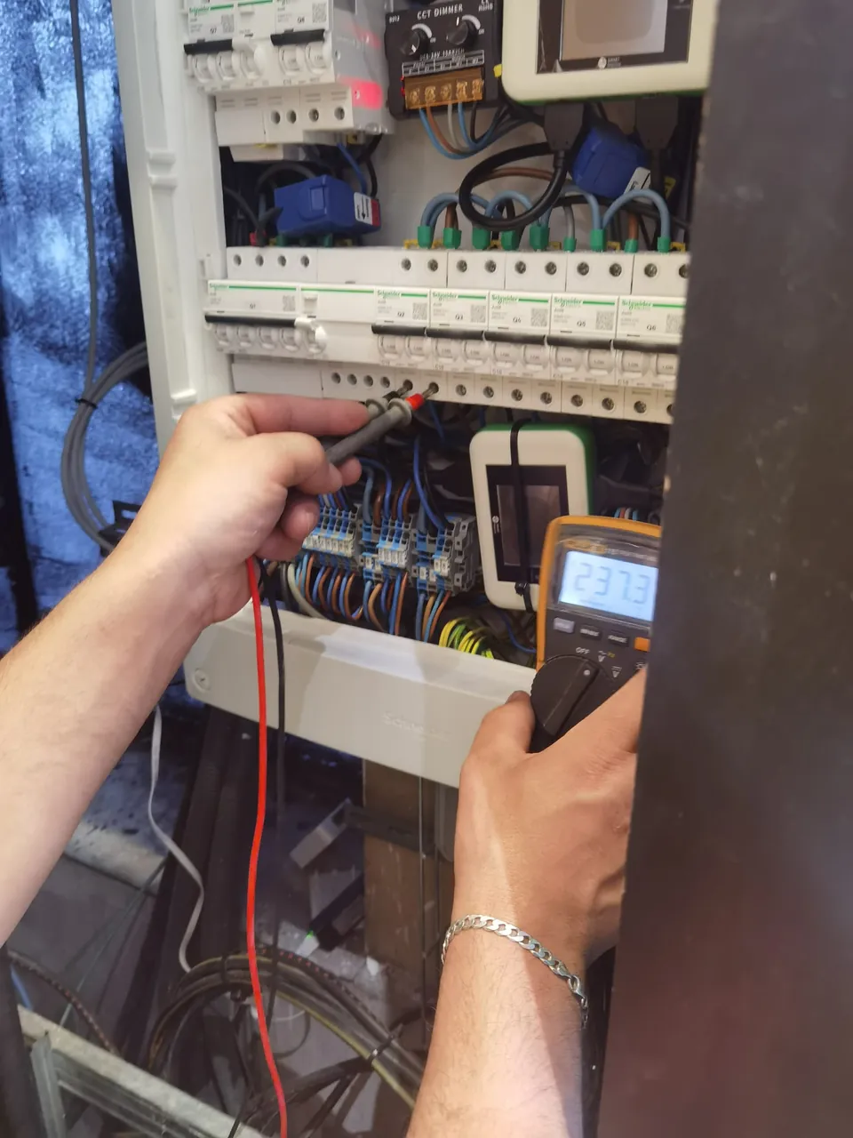 Plomberie et électricité — installations